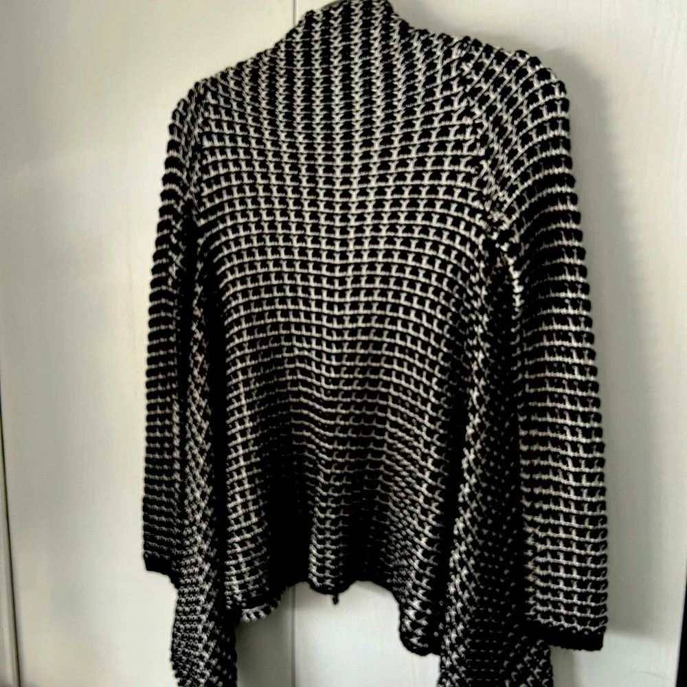 Black cape/ cardigan sweater - Picture 2 of 4